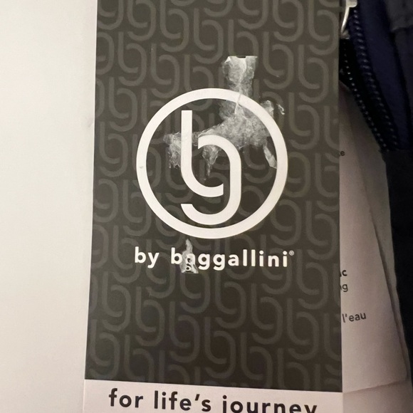 Baggallini Navy Blue Arlington Mini Crossbody Bag - Picture 2 of 12